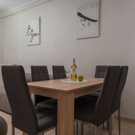 Kosmos Sevice Apartment Family City Center 4A เทสซาโลนิกิ ภายนอก รูปภาพ